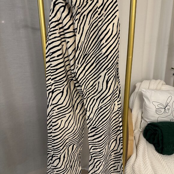 H&M Zebra Flared Pants - Picture 3 of 3
